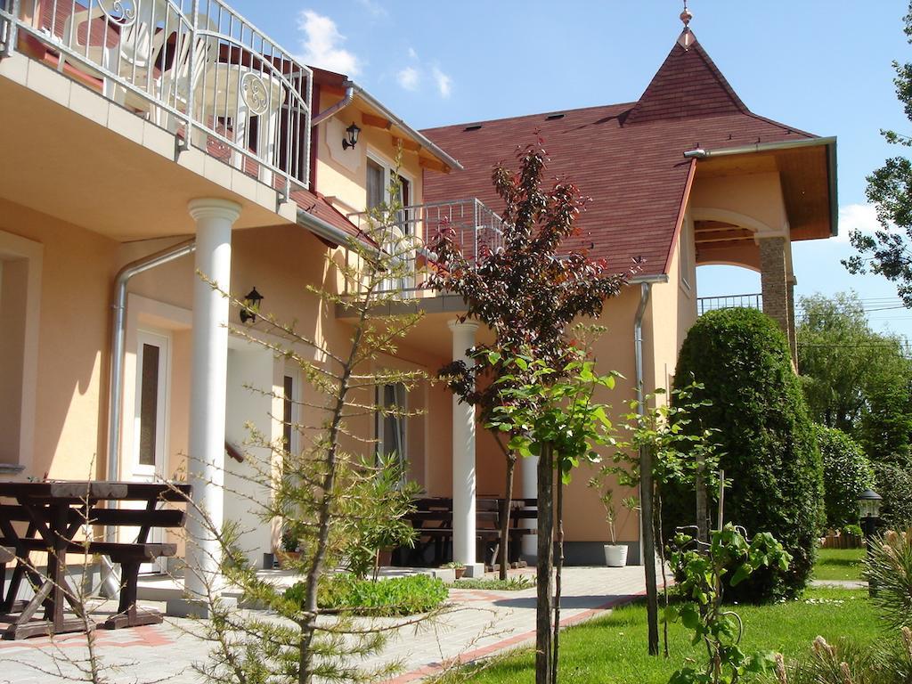 Villa Monika เคสเท ภายนอก รูปภาพ
