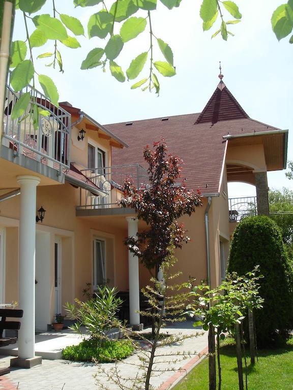 Villa Monika เคสเท ภายนอก รูปภาพ